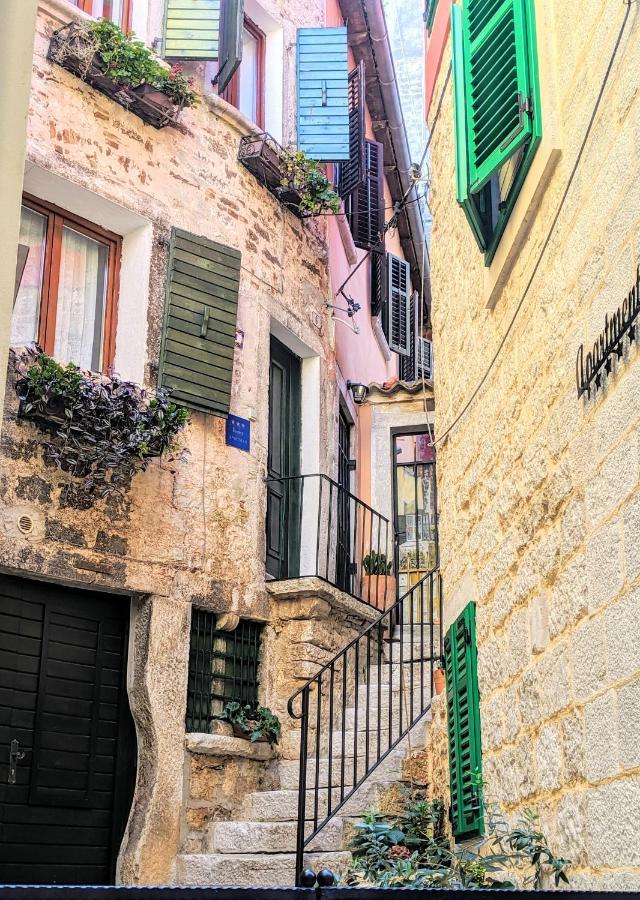 Private Courtyard Medieval Stone Home In Old Town โรวีน ภายนอก รูปภาพ